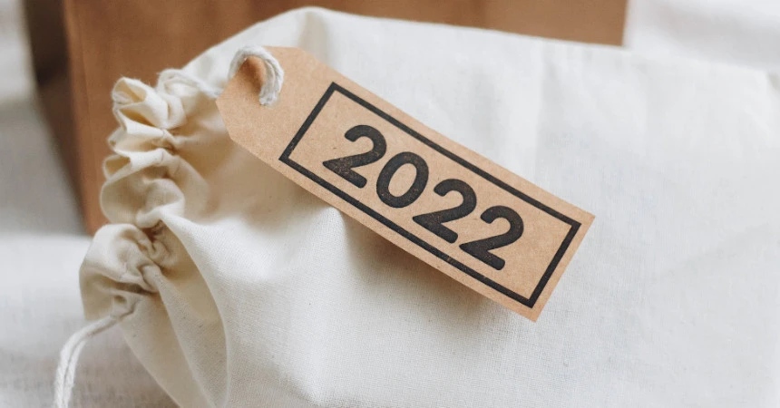 A bag with a 2022 label on it