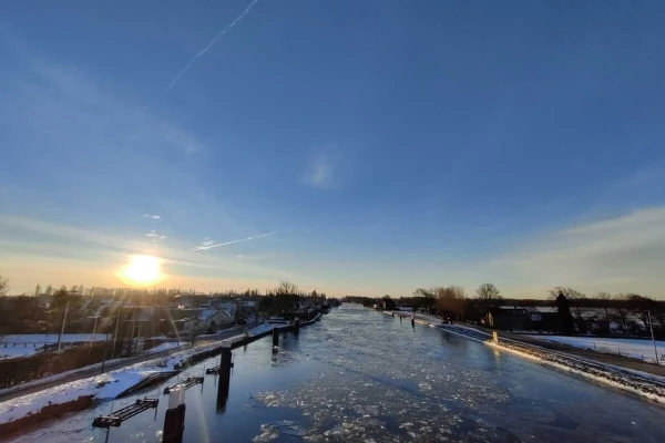 Image of ice in the Schie near Schipluiden taken from the Kandelaarbrug