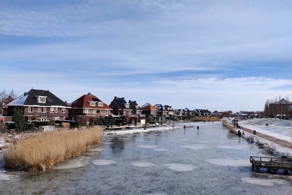 People skating on ice in Berkel en Rodenrijs